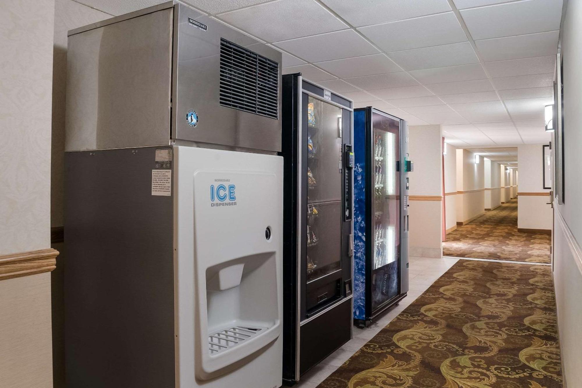 Quality Inn & Suites Saginaw Exteriör bild
