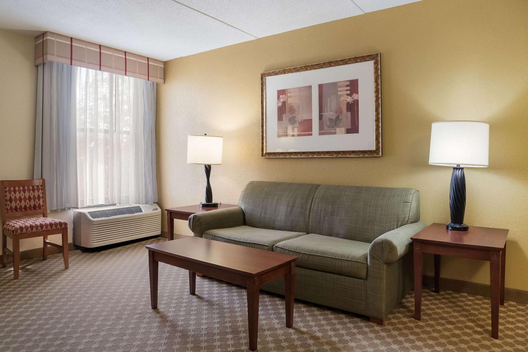 Quality Inn & Suites Saginaw Exteriör bild