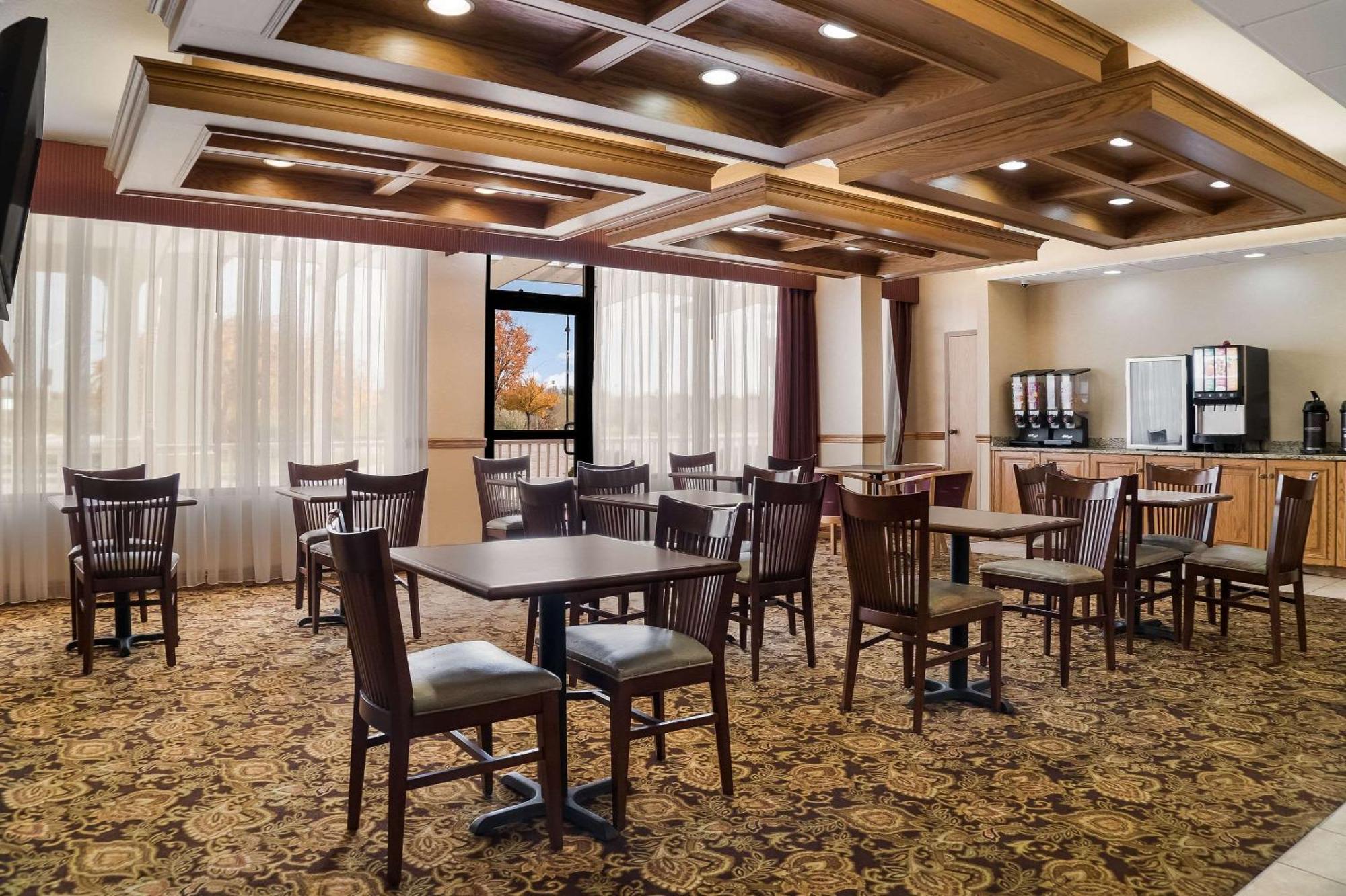 Quality Inn & Suites Saginaw Exteriör bild