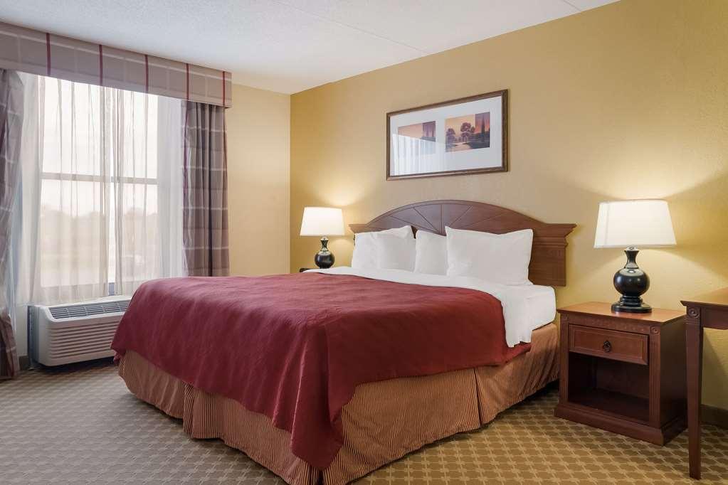 Quality Inn & Suites Saginaw Rum bild