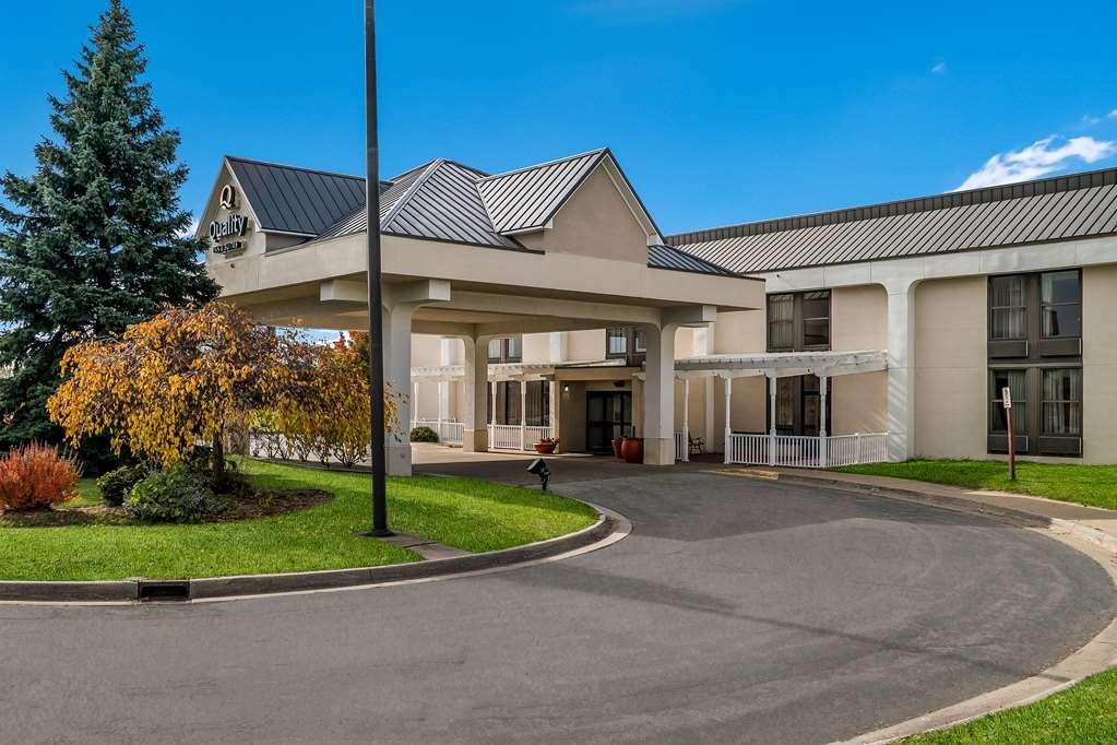 Quality Inn & Suites Saginaw Exteriör bild