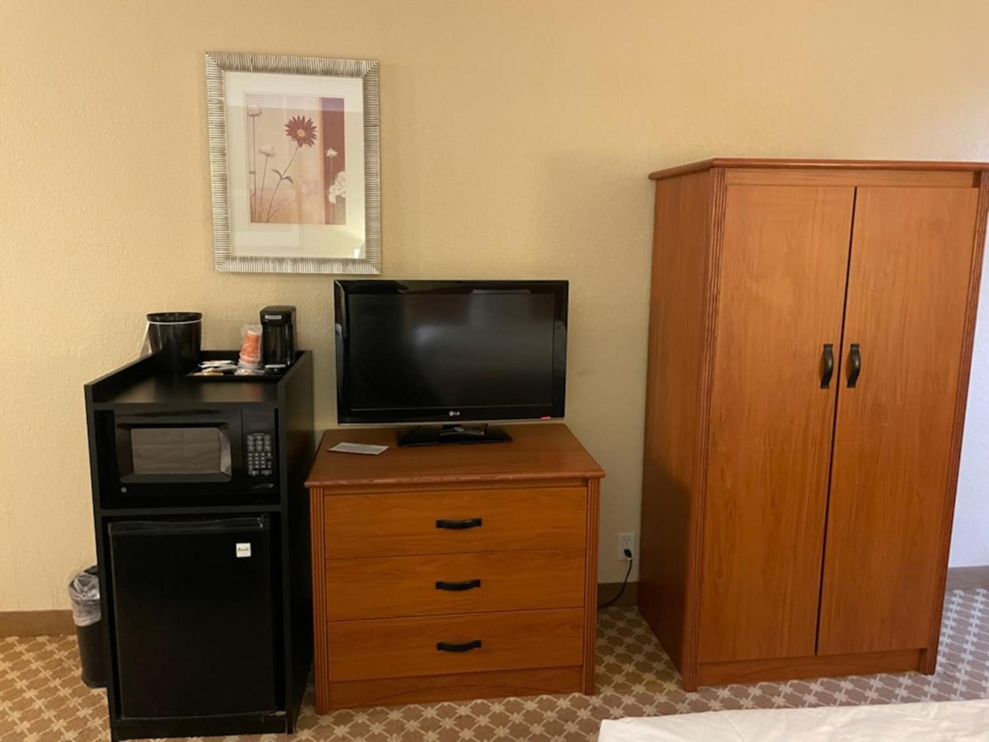 Quality Inn & Suites Saginaw Exteriör bild