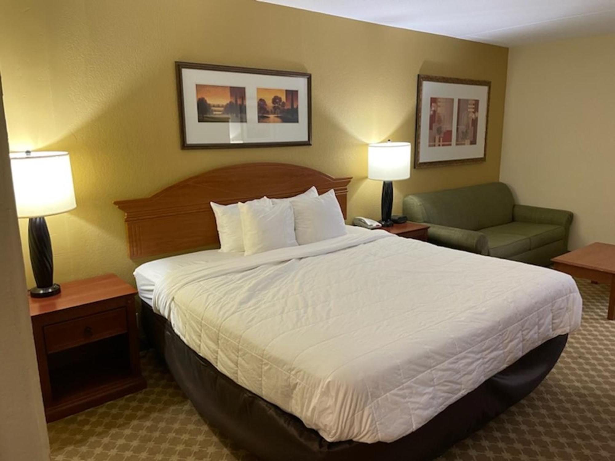 Quality Inn & Suites Saginaw Exteriör bild