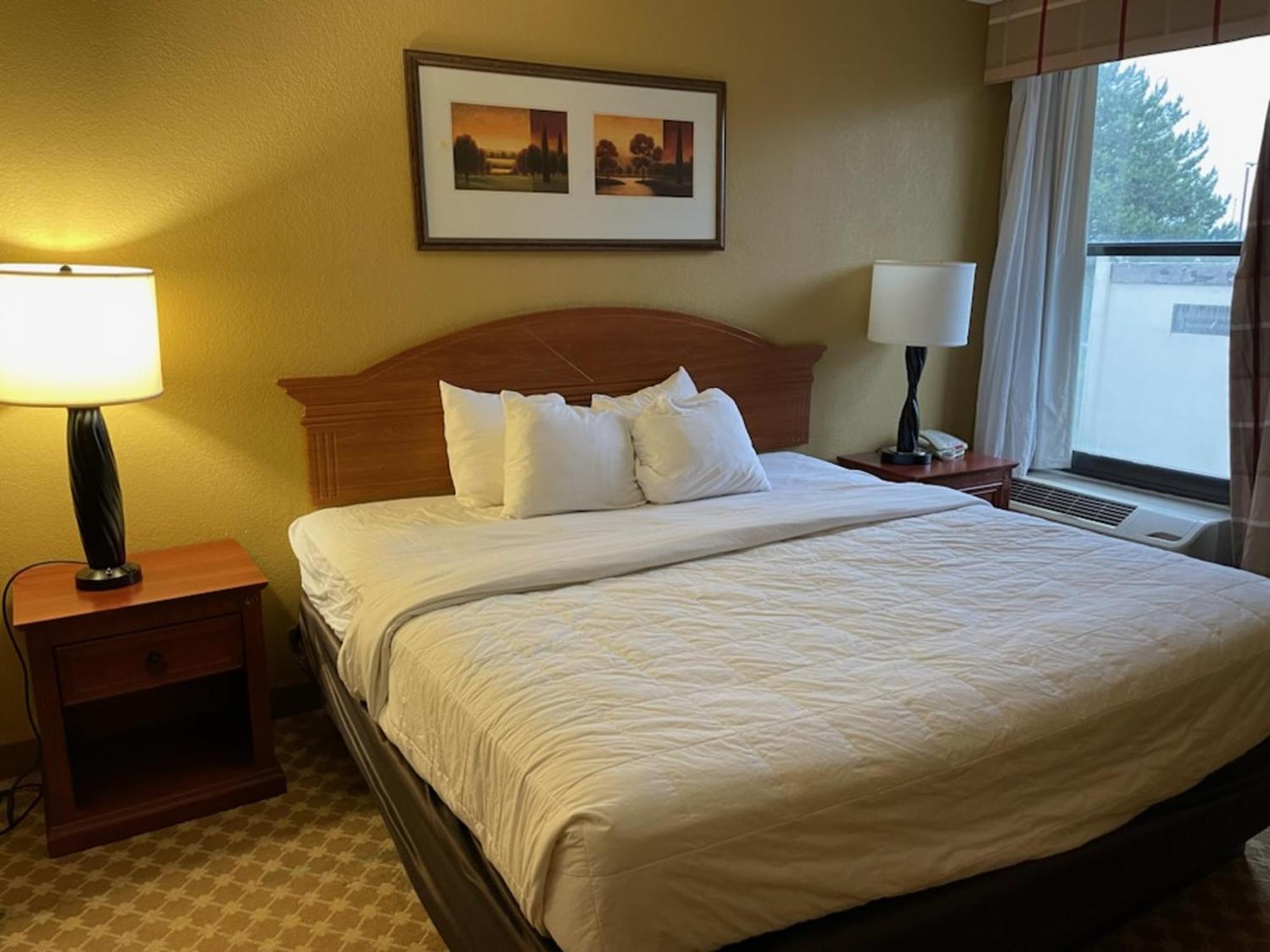 Quality Inn & Suites Saginaw Exteriör bild