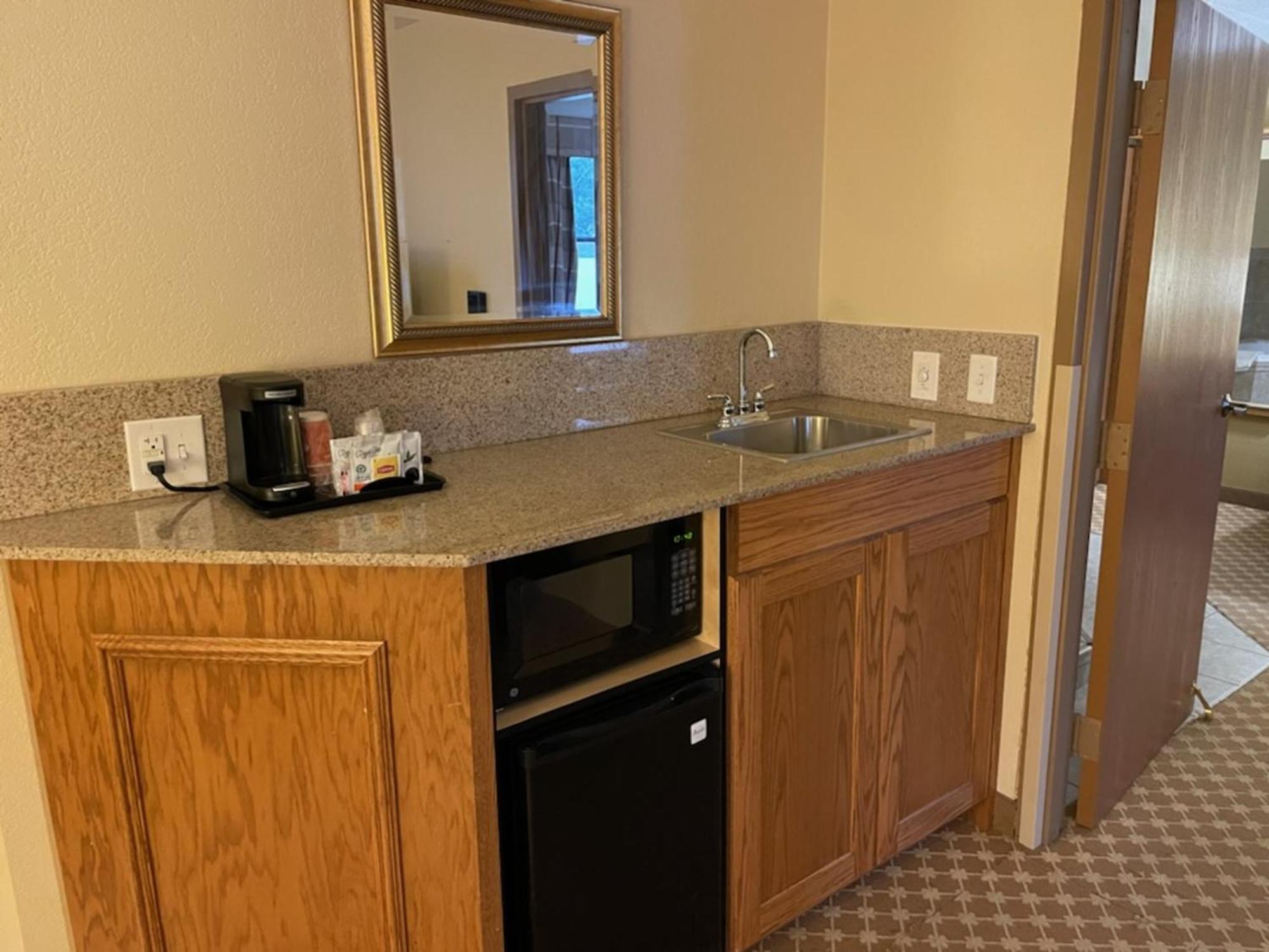 Quality Inn & Suites Saginaw Exteriör bild