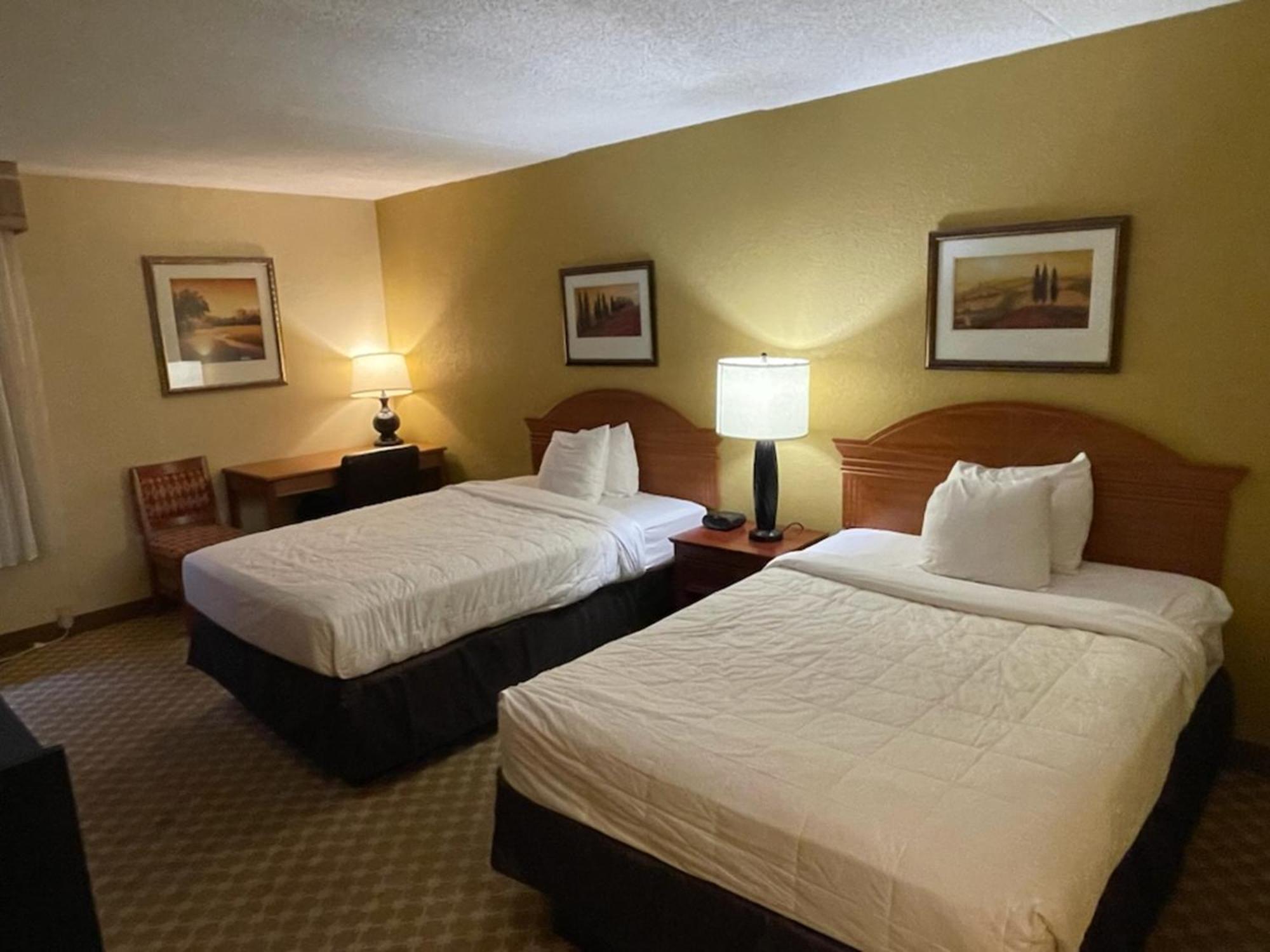 Quality Inn & Suites Saginaw Exteriör bild